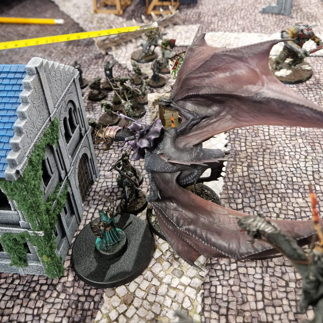 Khamul (using the temporary proxy base to avoid wing breakages) charging into the Captain, with the compelled Orc Warrior behind ensuring a 1v1.